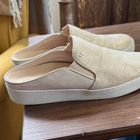 Vionic Shoes - Vionic Tan and Gold Mules
